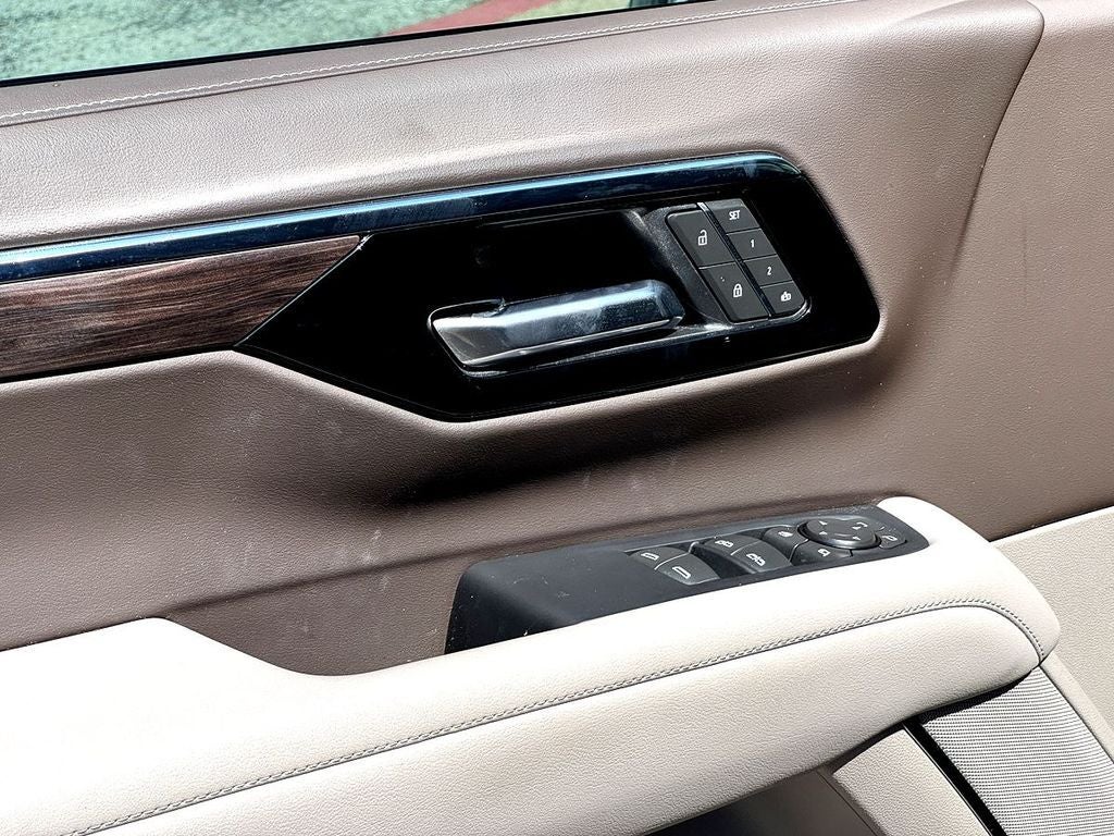 2025 Chevrolet Suburban LT
