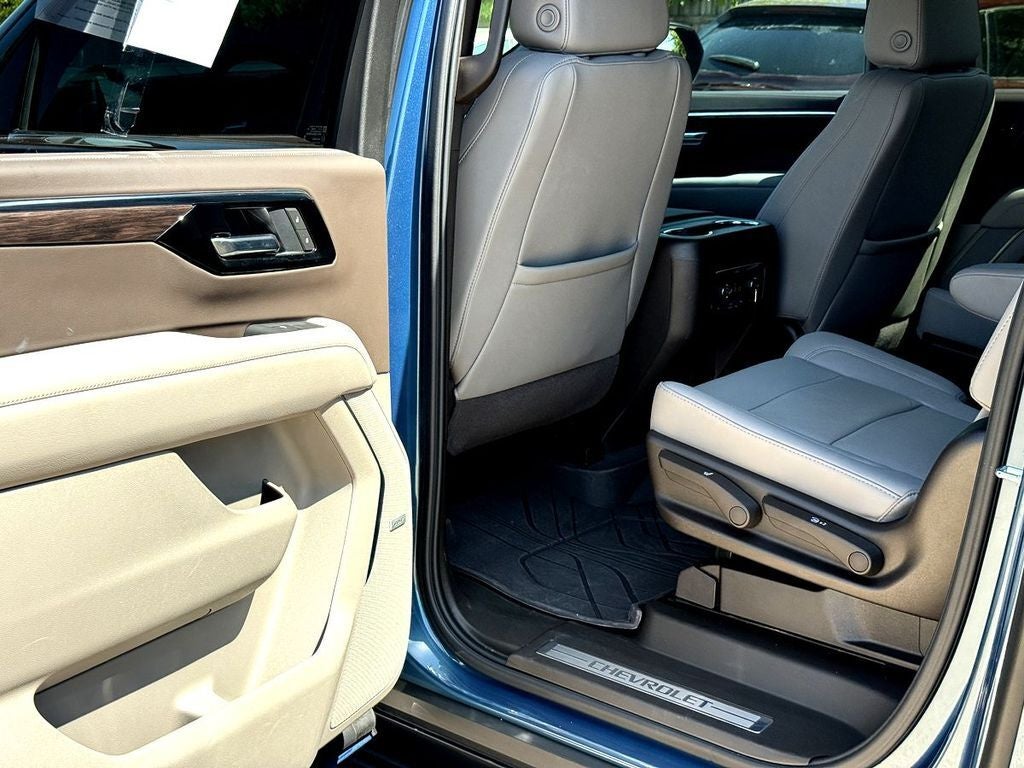 2025 Chevrolet Suburban LT