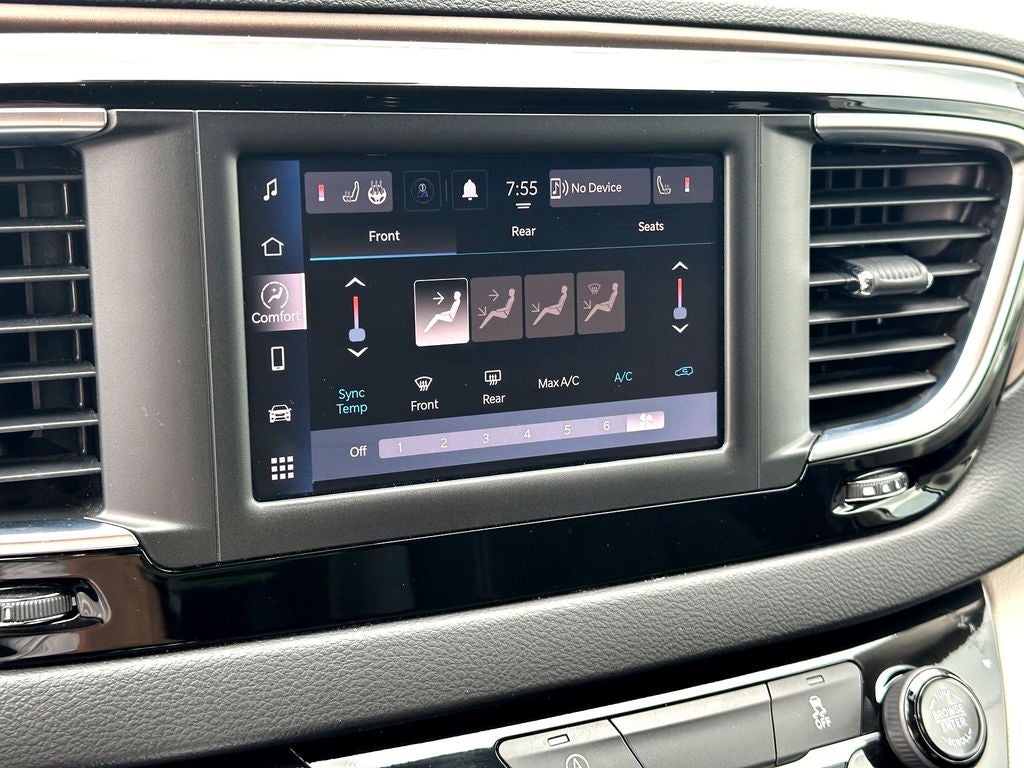 2024 Chrysler Voyager LX