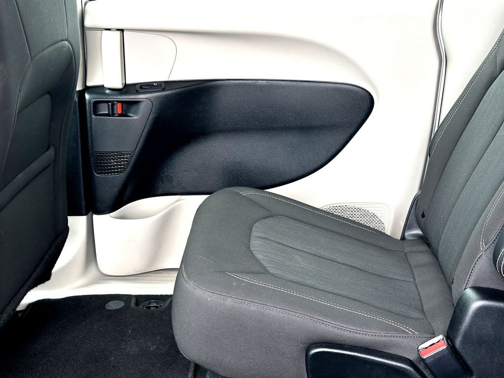 2024 Chrysler Voyager LX