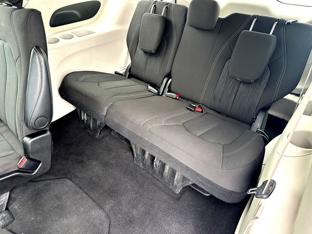 2024 Chrysler Voyager LX