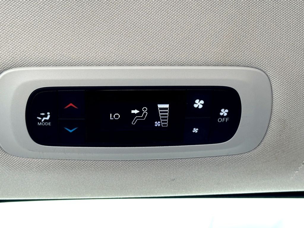 2024 Chrysler Voyager LX