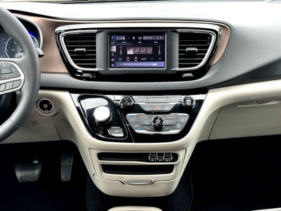2024 Chrysler Voyager LX