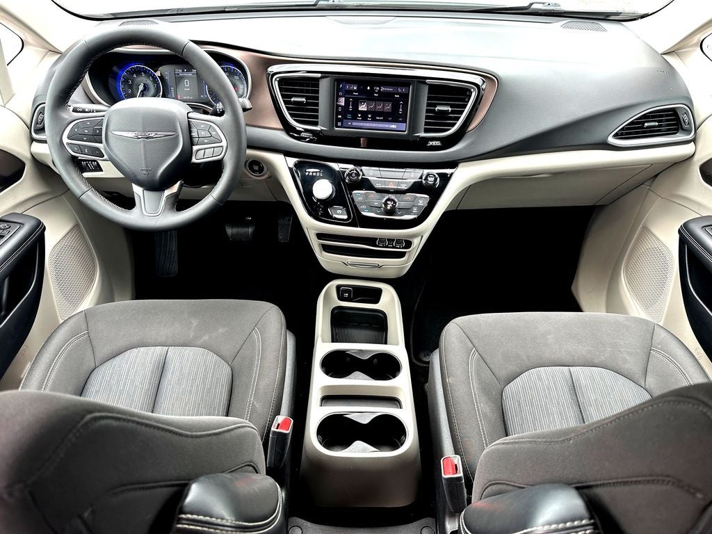 2024 Chrysler Voyager LX