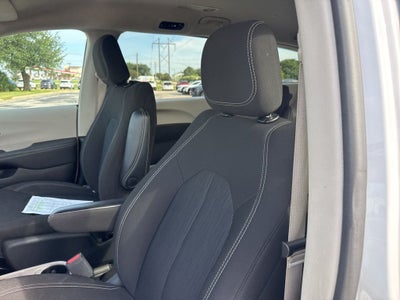 2024 Chrysler Voyager LX