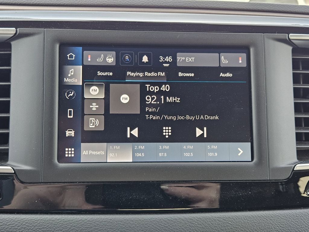 2023 Chrysler Voyager LX