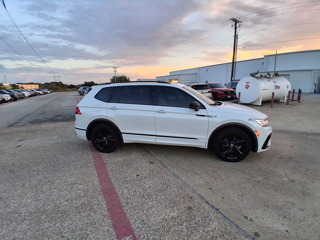 2024 Volkswagen Tiguan SE R-Line Black