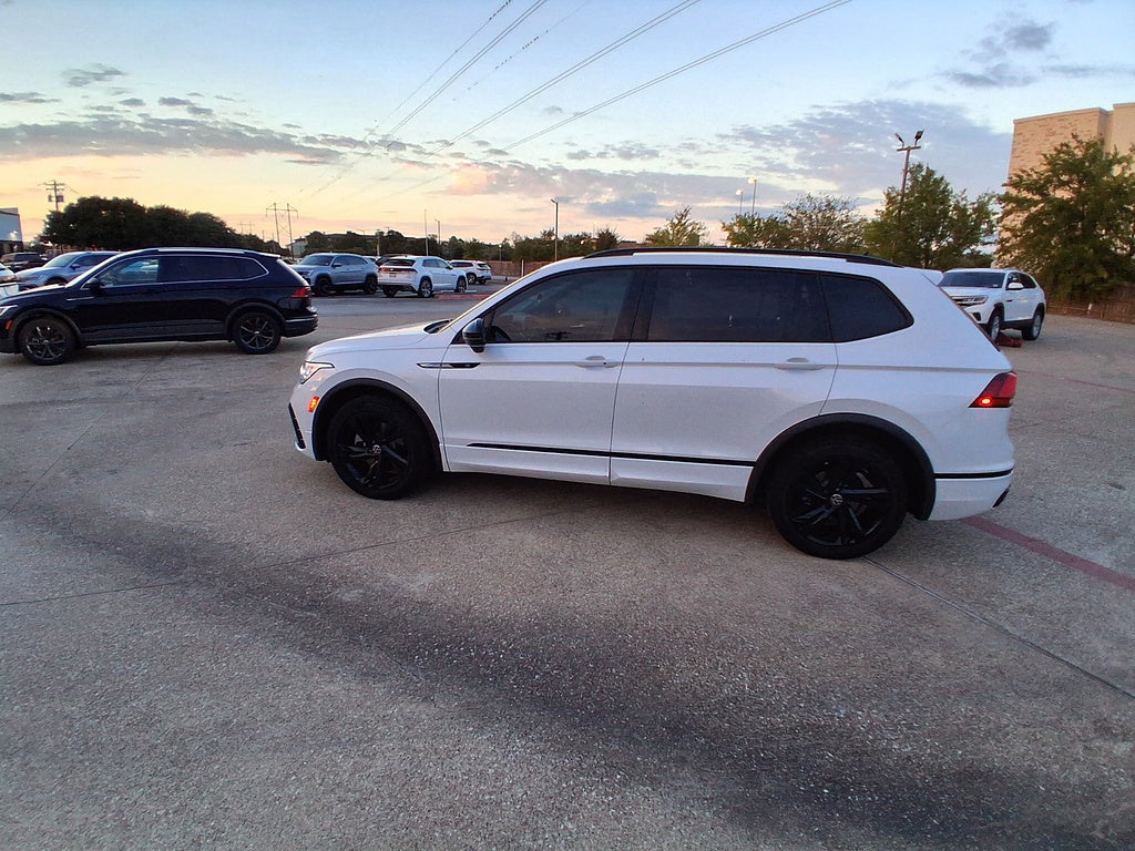 2024 Volkswagen Tiguan SE R-Line Black