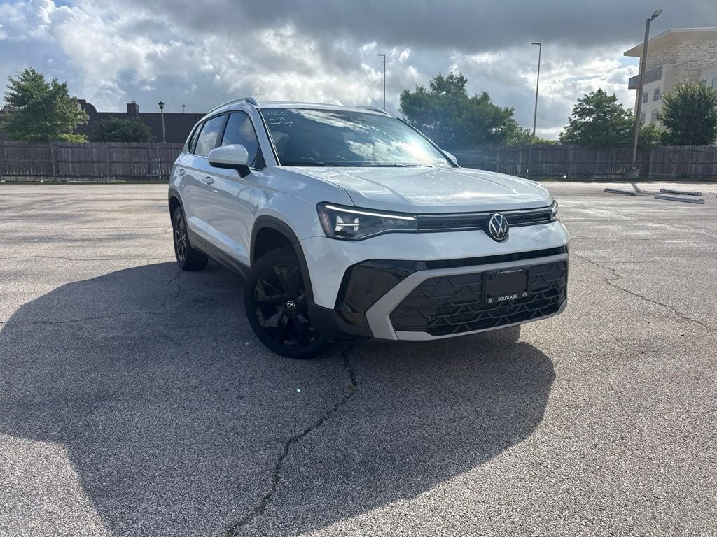 2025 Volkswagen Taos 1.5T SE's photo