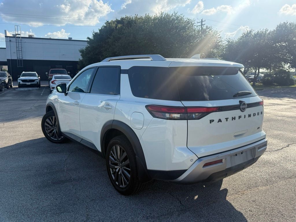 2024 Nissan Pathfinder SL