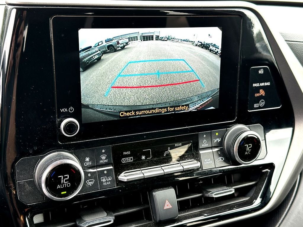 2024 Toyota Highlander LE