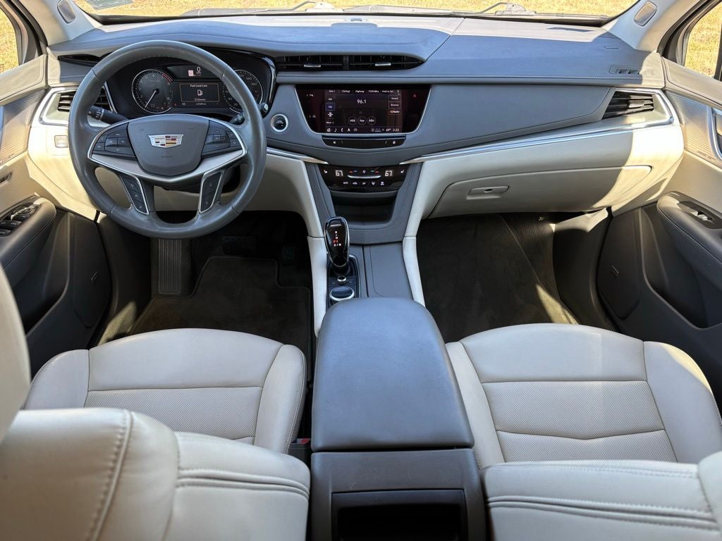 2022 Cadillac XT5 Premium Luxury