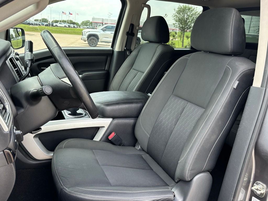 2017 Nissan Titan SV