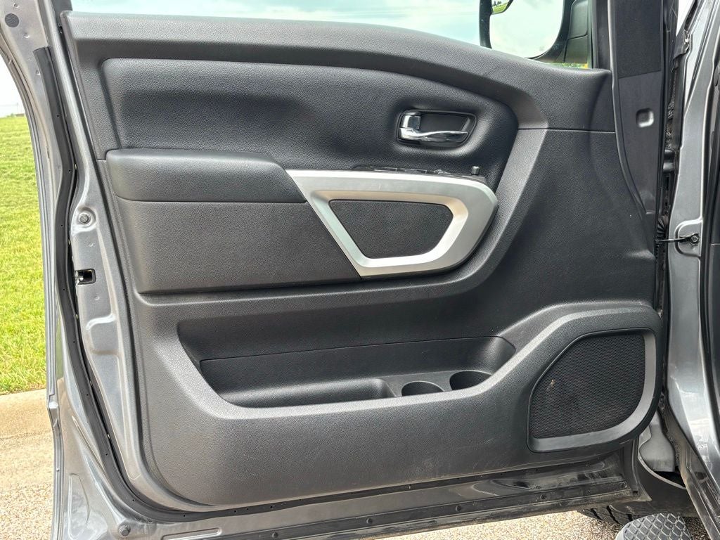 2017 Nissan Titan SV