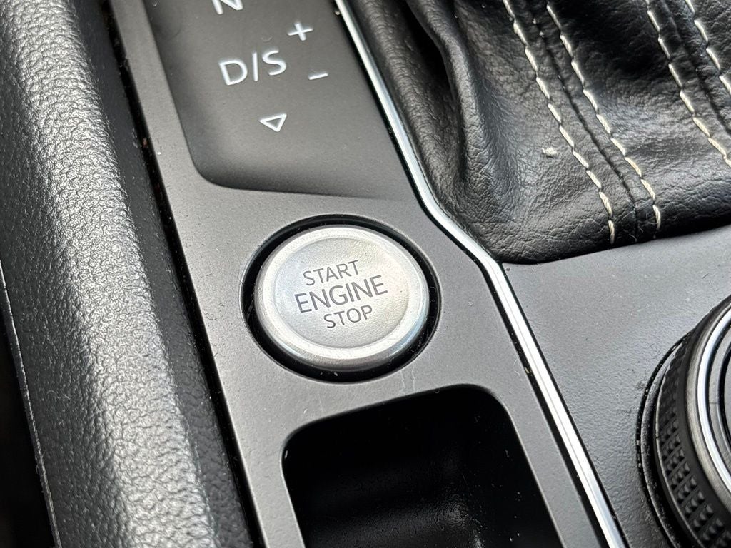 2021 Volkswagen Atlas Cross Sport 3.6L V6 SE w/Technology R-Line