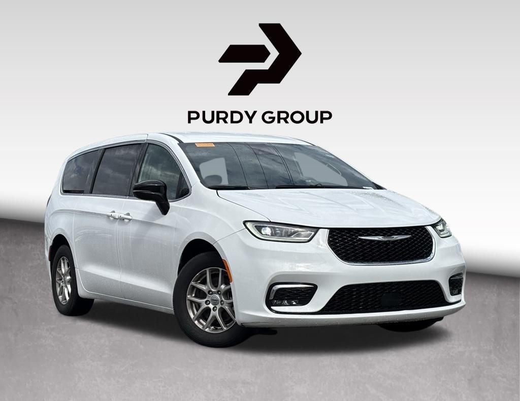 2025 Chrysler Pacifica Select