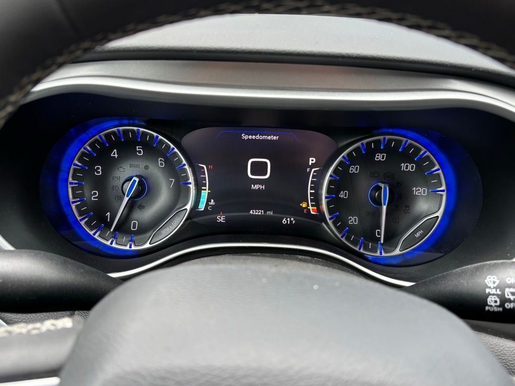 2025 Chrysler Pacifica Select