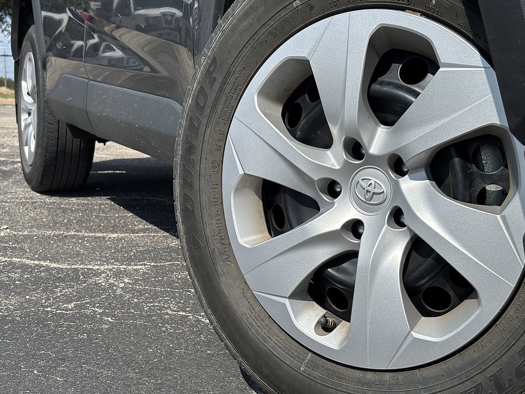 2024 Toyota RAV4 LE
