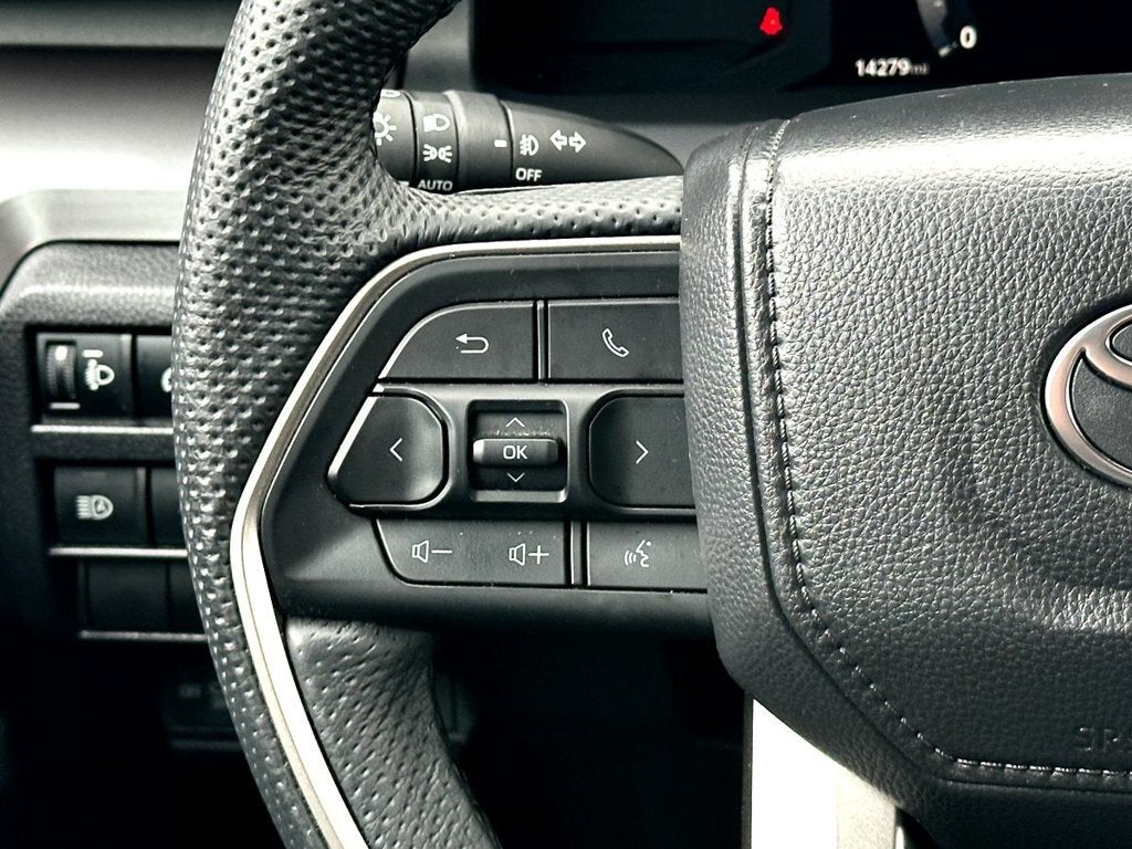 2025 Toyota Tacoma 4WD SR5