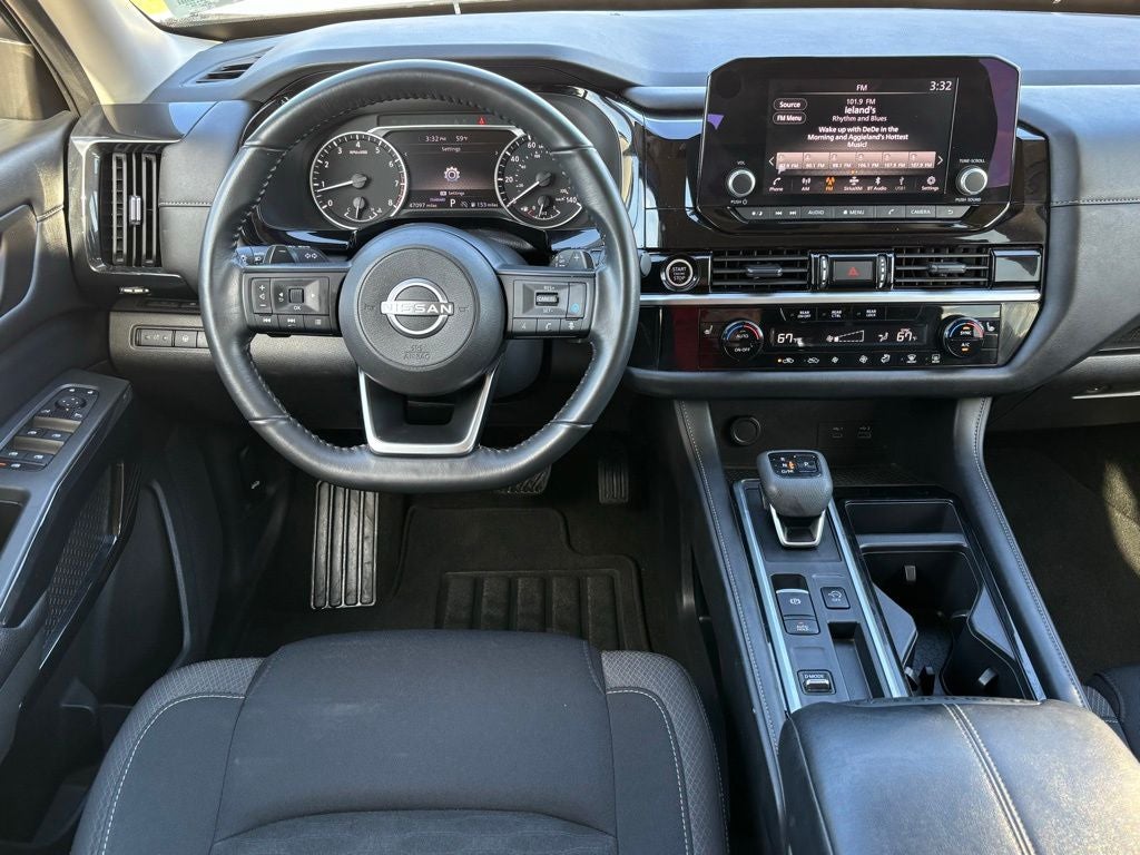 2024 Nissan Pathfinder SV