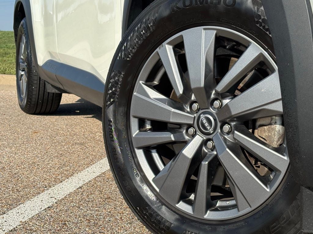 2024 Nissan Pathfinder SV