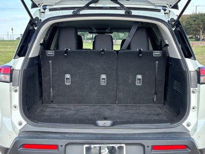 2024 Nissan Pathfinder SV