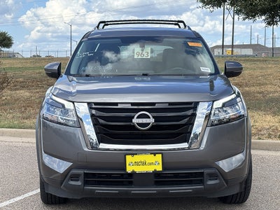 2022 Nissan Pathfinder SV