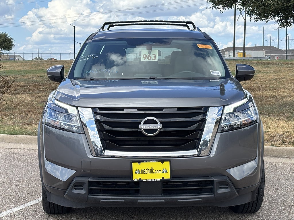 2022 Nissan Pathfinder SV