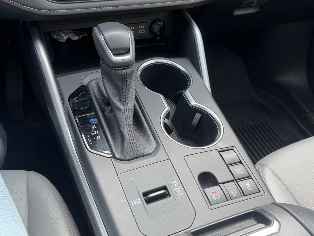 2023 Toyota Highlander Hybrid Bronze Edition