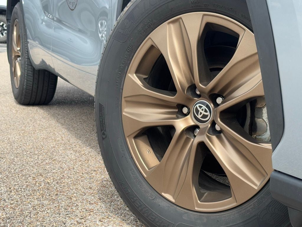 2023 Toyota Highlander Hybrid Bronze Edition