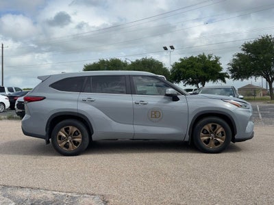 2023 Toyota Highlander Hybrid Bronze Edition