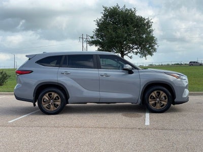 2023 Toyota Highlander Hybrid Bronze Edition