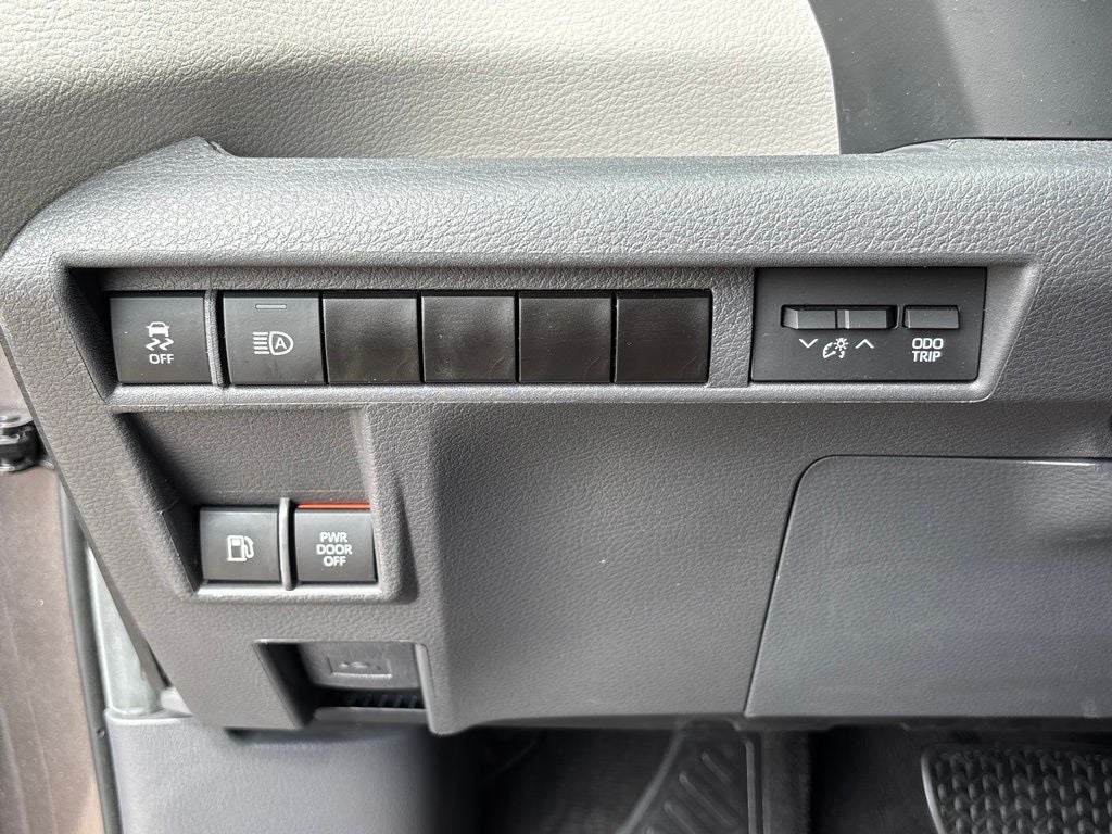 2024 Toyota Sienna LE 8 Passenger