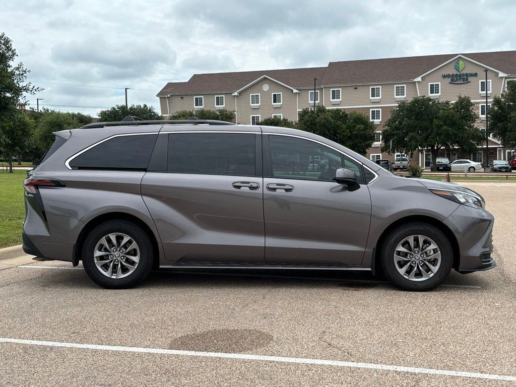 2024 Toyota Sienna LE 8 Passenger