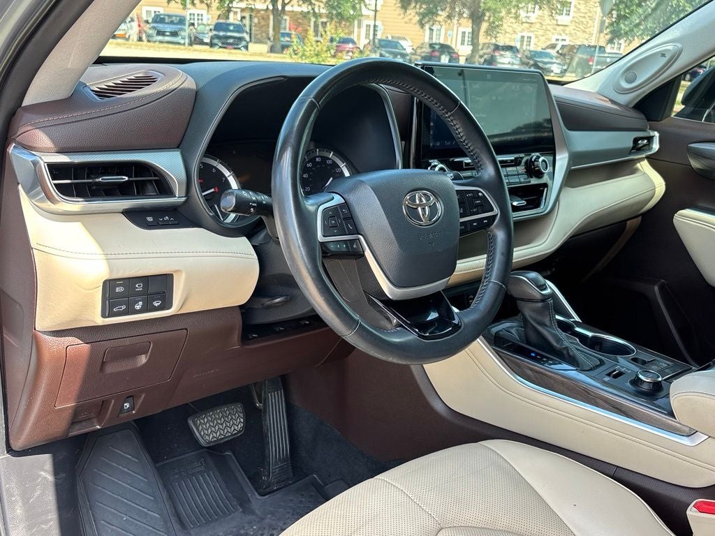 2022 Toyota Highlander Platinum