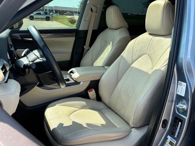2022 Toyota Highlander Platinum