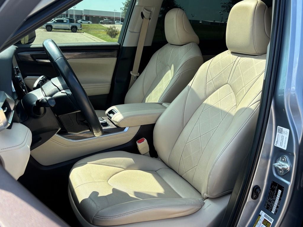 2022 Toyota Highlander Platinum