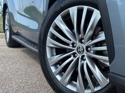 2022 Toyota Highlander Platinum