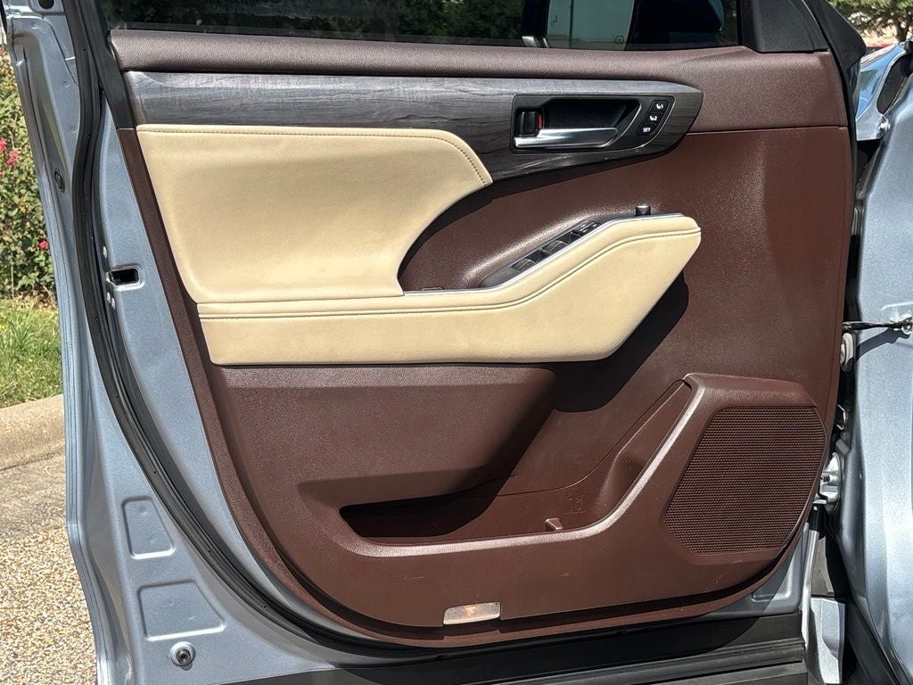 2022 Toyota Highlander Platinum