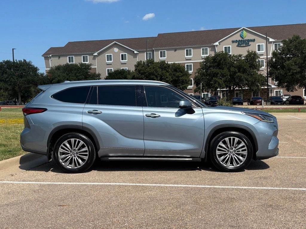 2022 Toyota Highlander Platinum