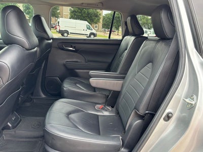 2023 Toyota Highlander Hybrid XLE