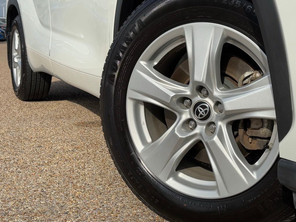 2023 Toyota Highlander LE