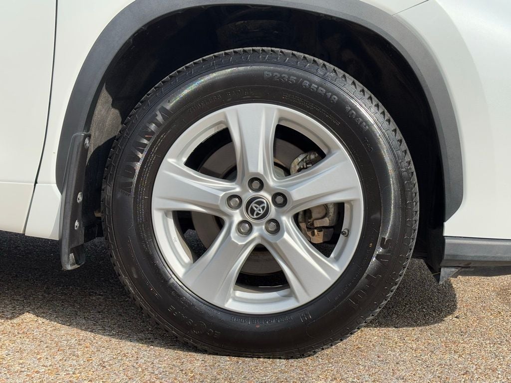 2023 Toyota Highlander LE