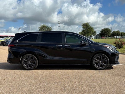 2021 Toyota Sienna XSE 7 Passenger
