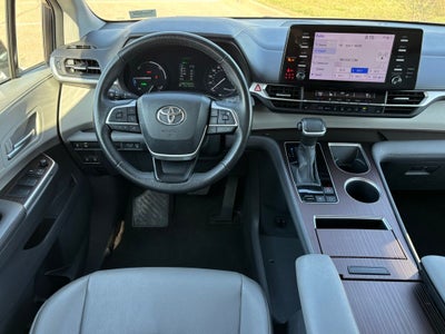 2023 Toyota Sienna XLE 8 Passenger