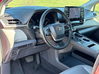 2023 Toyota Sienna XLE 8 Passenger