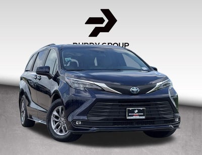 2025 Toyota Sienna XLE 8 Passenger