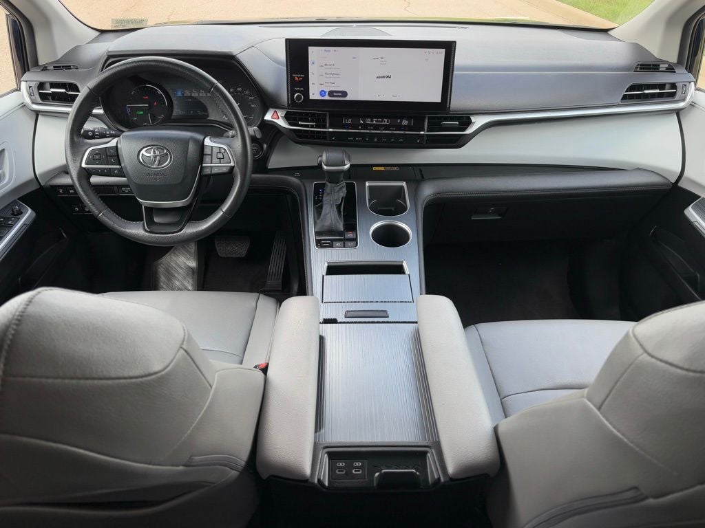 2025 Toyota Sienna XLE 8 Passenger