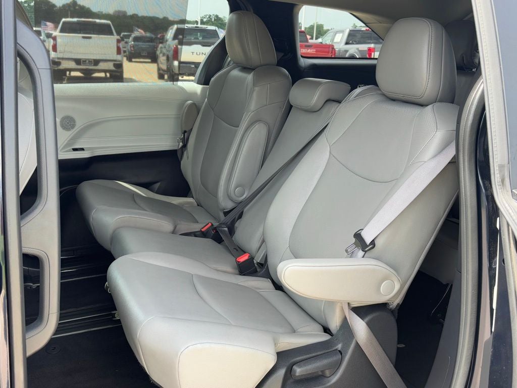 2025 Toyota Sienna XLE 8 Passenger