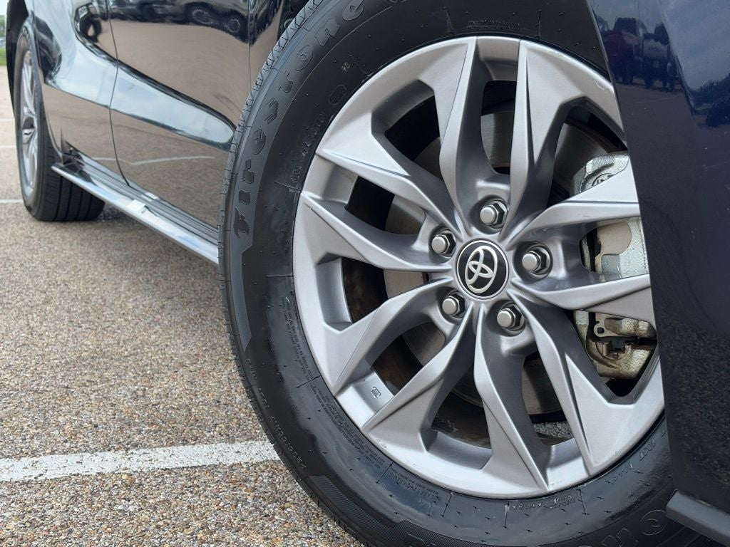 2025 Toyota Sienna XLE 8 Passenger